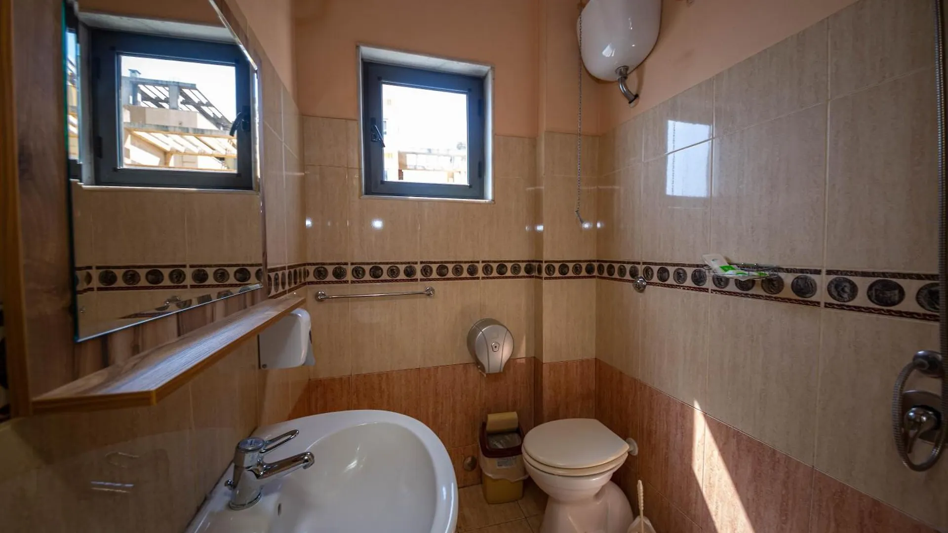 Hotel Zen Durrës 4*,  Albanien